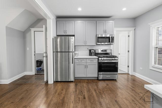 5010 W Newport Avenue, Chicago, IL 60641