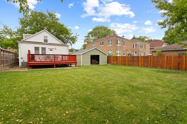 5010 W Newport Avenue, Chicago, IL 60641