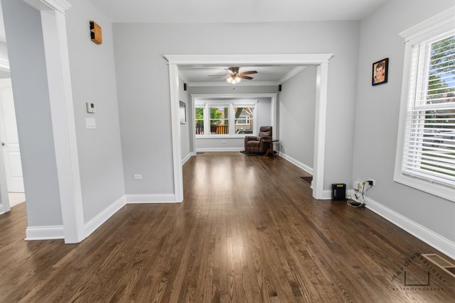 5010 W Newport Avenue, Chicago, IL 60641