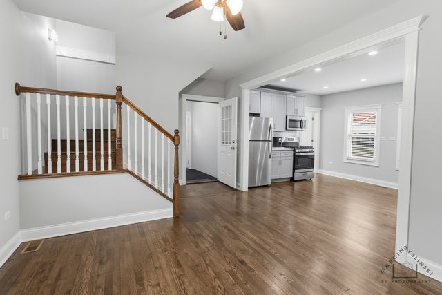 5010 W Newport Avenue, Chicago, IL 60641