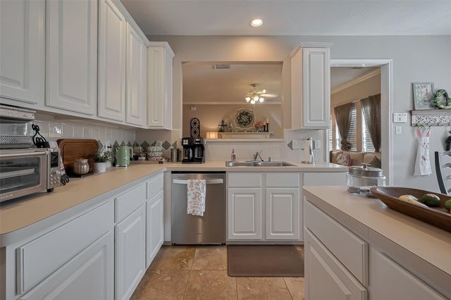 6718 Bienville Avenue, Baytown, TX 77521