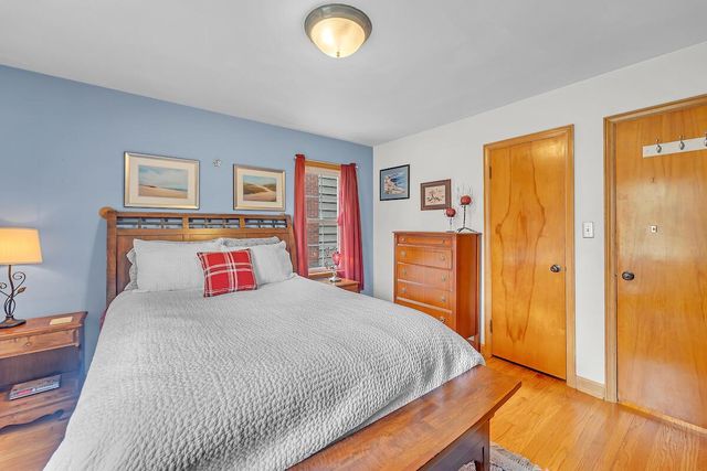 5006 N Ardmore AVENUE, Whitefish Bay, WI 53217