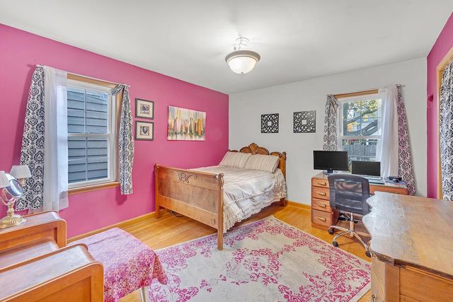 5006 N Ardmore AVENUE, Whitefish Bay, WI 53217