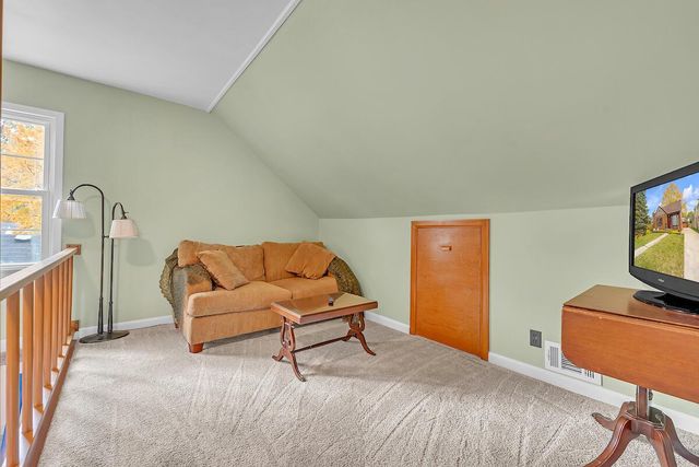 5006 N Ardmore AVENUE, Whitefish Bay, WI 53217