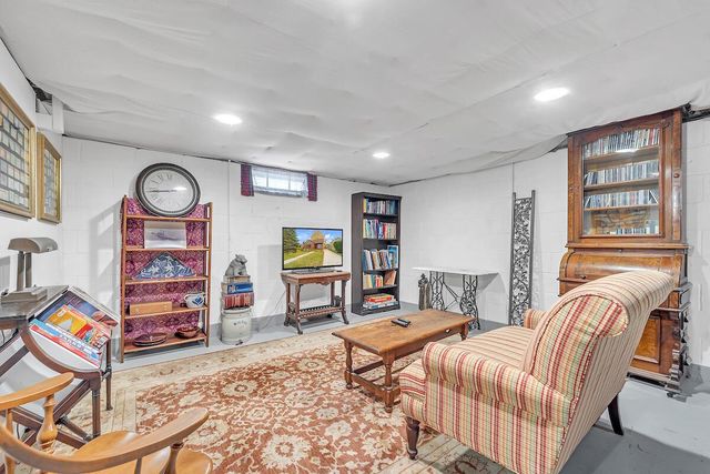 5006 N Ardmore AVENUE, Whitefish Bay, WI 53217