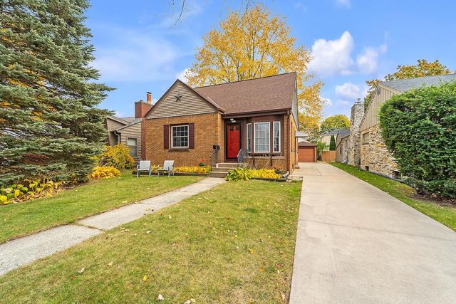 5006 N Ardmore AVENUE, Whitefish Bay, WI 53217