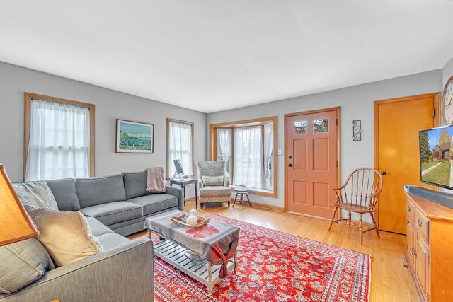 5006 N Ardmore AVENUE, Whitefish Bay, WI 53217