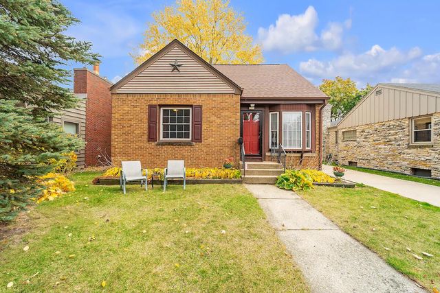 5006 N Ardmore AVENUE, Whitefish Bay, WI 53217