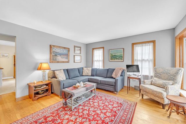 5006 N Ardmore AVENUE, Whitefish Bay, WI 53217