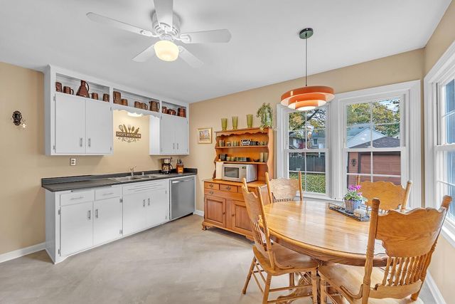 5006 N Ardmore AVENUE, Whitefish Bay, WI 53217