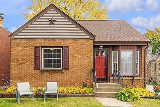 5006 N Ardmore AVENUE, Whitefish Bay, WI 53217