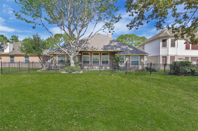 8506 Hunters Village Drive, Humble, TX 77346