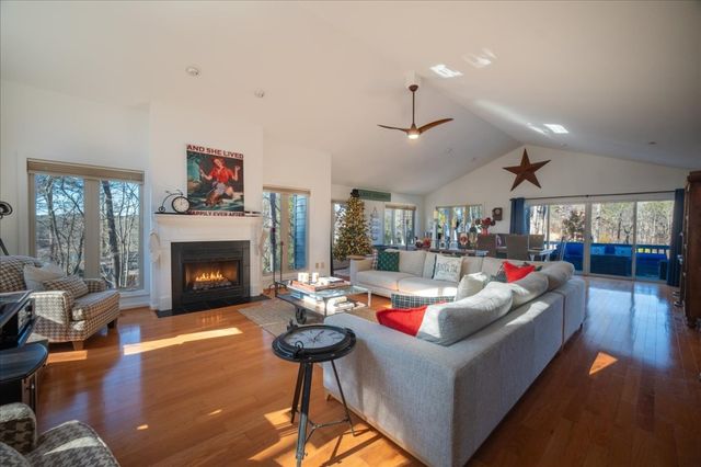 8 Marina Village Way, Salem, SC 29676