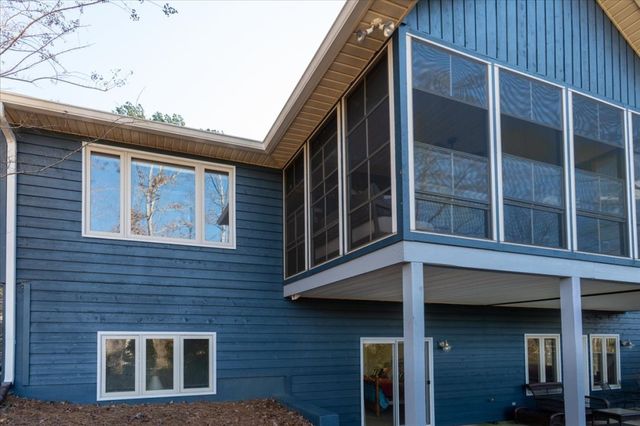 8 Marina Village Way, Salem, SC 29676