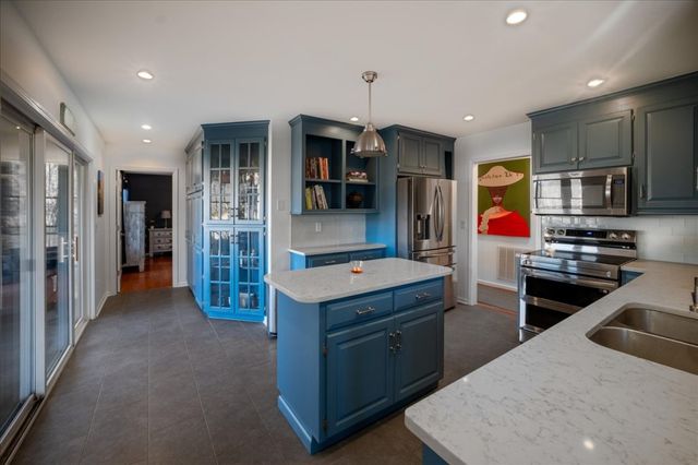 8 Marina Village Way, Salem, SC 29676