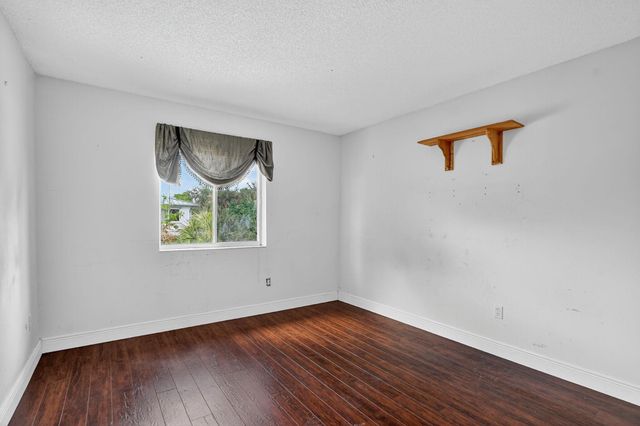 4045 NW 1st Street, Delray Beach, FL 33445