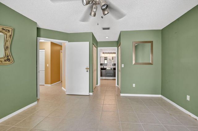 4045 NW 1st Street, Delray Beach, FL 33445