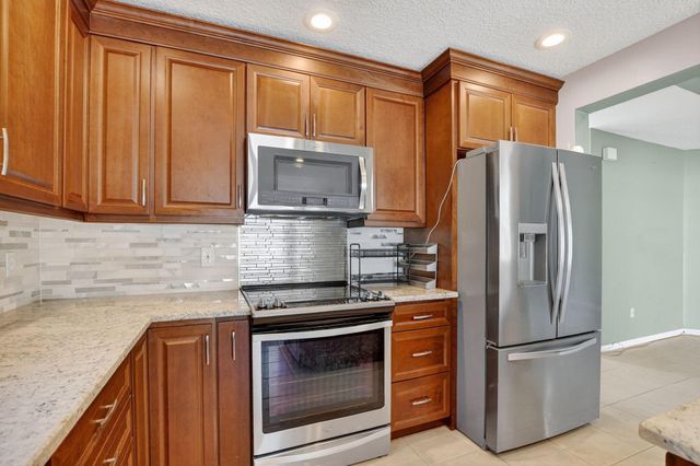 4045 NW 1st Street, Delray Beach, FL 33445