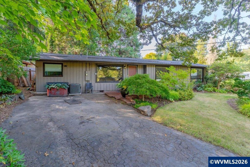 Image 1 of property listing at 780 Ratcliff Dr SE, Salem, OR 97302