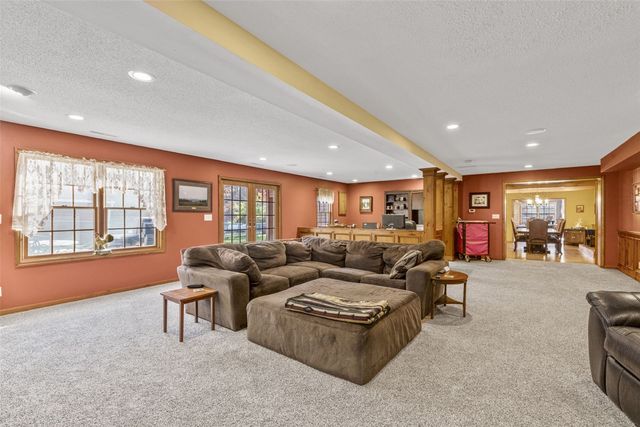 3098 Sandy Beach Road NE, Solon, IA 52333