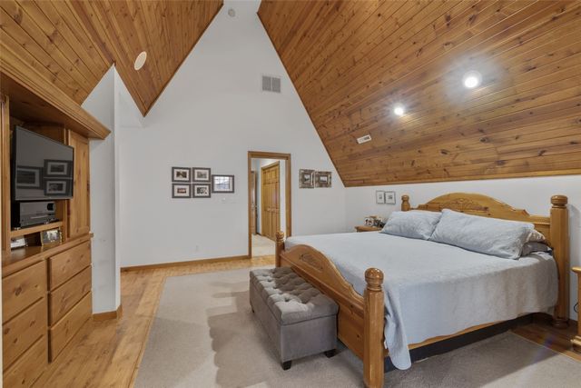 3098 Sandy Beach Road NE, Solon, IA 52333