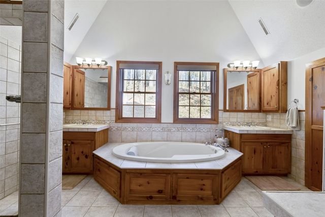 3098 Sandy Beach Road NE, Solon, IA 52333