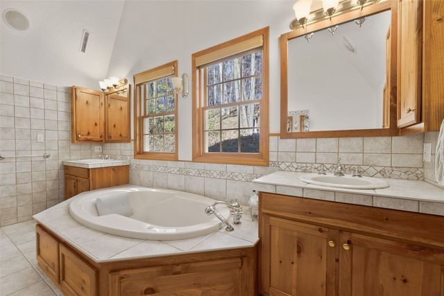 3098 Sandy Beach Road NE, Solon, IA 52333