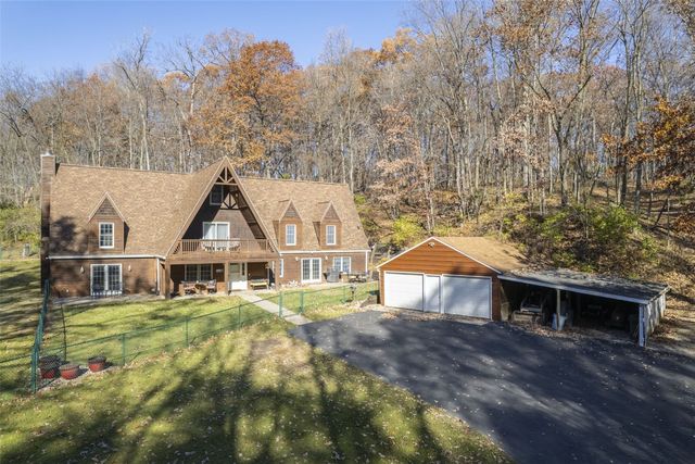 3098 Sandy Beach Road NE, Solon, IA 52333