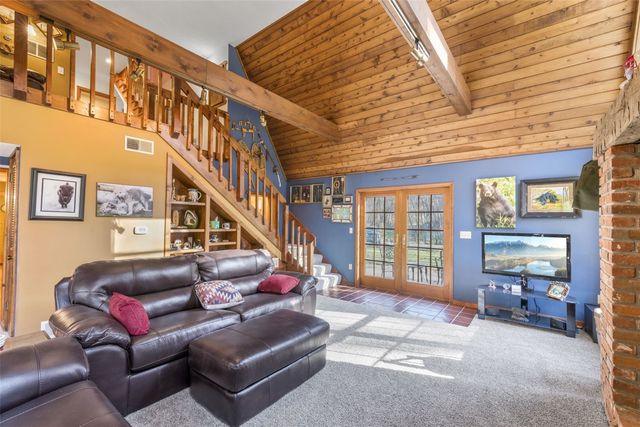 3098 Sandy Beach Road NE, Solon, IA 52333