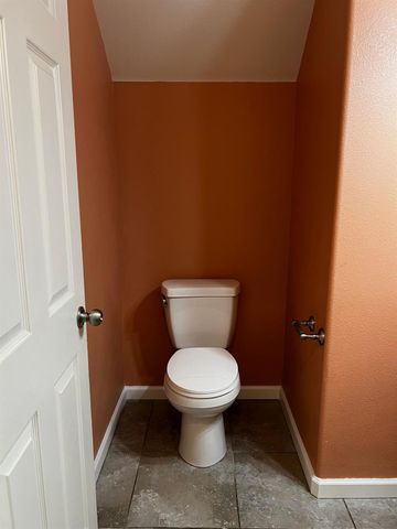 7037 N Creative Drive, Fresno, CA 93711