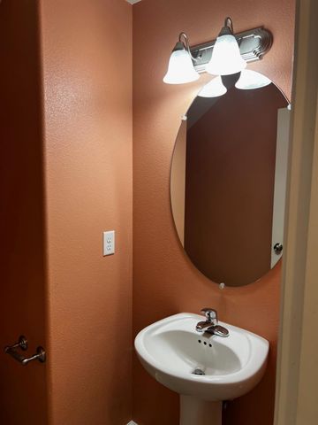 7037 N Creative Drive, Fresno, CA 93711