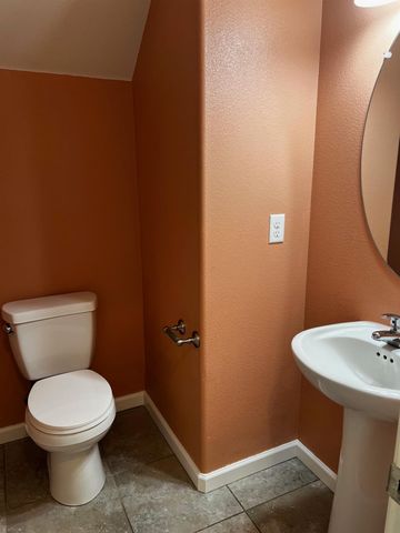 7037 N Creative Drive, Fresno, CA 93711