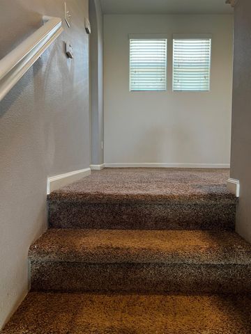 7037 N Creative Drive, Fresno, CA 93711