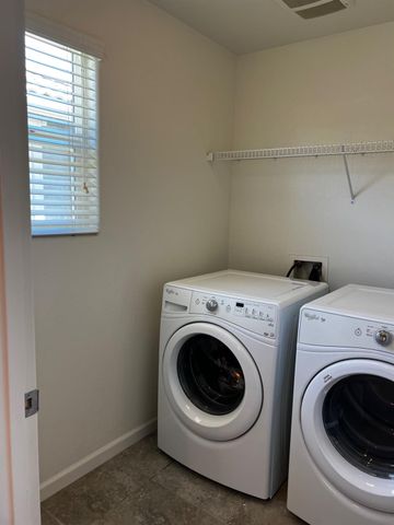 7037 N Creative Drive, Fresno, CA 93711