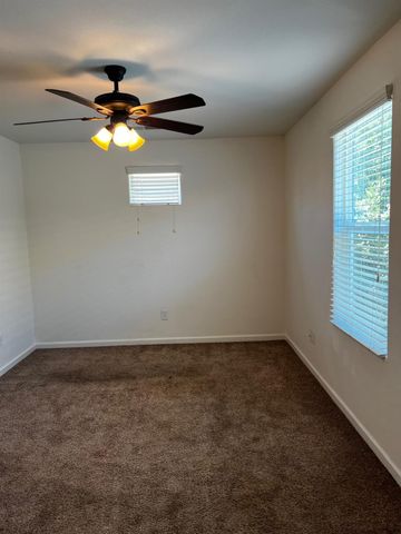 7037 N Creative Drive, Fresno, CA 93711