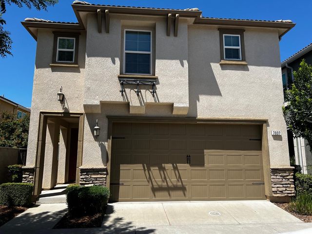 7037 N Creative Drive, Fresno, CA 93711