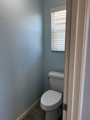 7037 N Creative Drive, Fresno, CA 93711