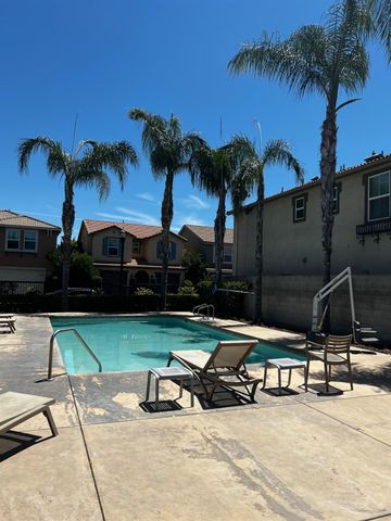 7037 N Creative Drive, Fresno, CA 93711