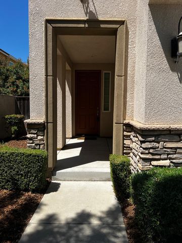 7037 N Creative Drive, Fresno, CA 93711