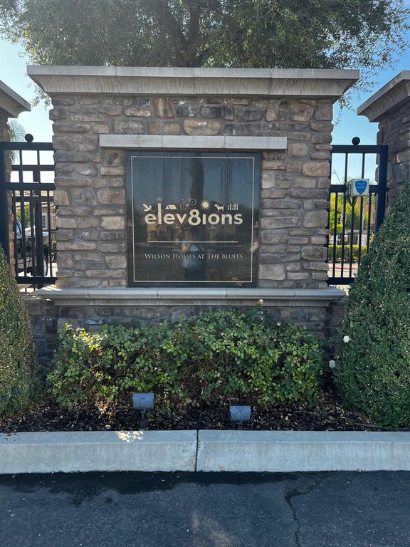 7037 N Creative Drive, Fresno, CA 93711