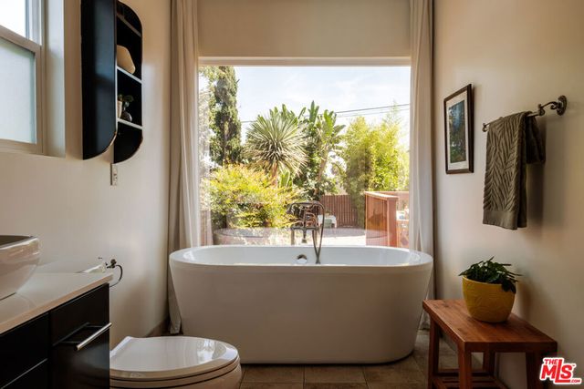4116 Camero Avenue, Los Angeles, CA 90027