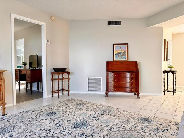 4401 NW 41st Street 104, Lauderdale Lakes, FL 33319