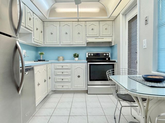 4401 NW 41st Street 104, Lauderdale Lakes, FL 33319