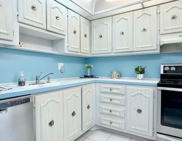 4401 NW 41st Street 104, Lauderdale Lakes, FL 33319