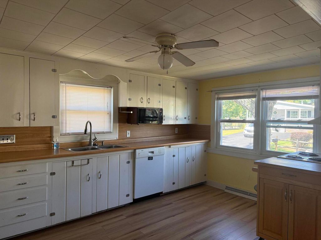 24 Curtis Street, Wells, ME 04090 — photo 4