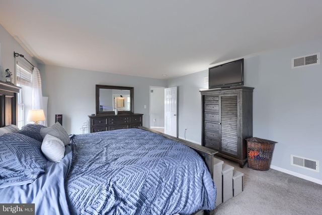 180 AGAPE DR, Ephrata, PA 17522