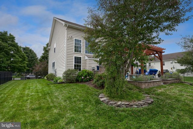 180 AGAPE DR, Ephrata, PA 17522