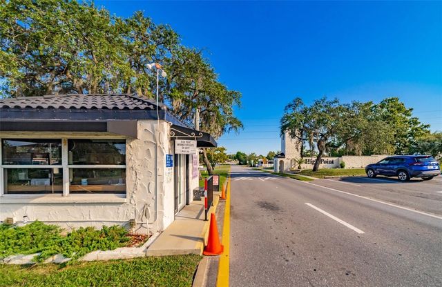 8044 WESTERN CIRCLE DRIVE, Brooksville, FL 34613
