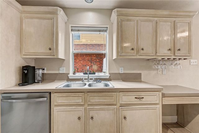 7541 Yorkshire Dr, Corpus Christi, TX 78413