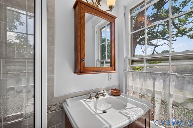 210 Henry Clay Rd, Ashland, VA 23005